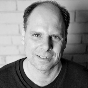 Near Toronto&#39;s Danforth, Colin Marshall talks to Dylan Reid, senior editor at Spacing magazine, former co-chair of the Toronto Pedestrian Committee, ... - REID-headshot-new_0192